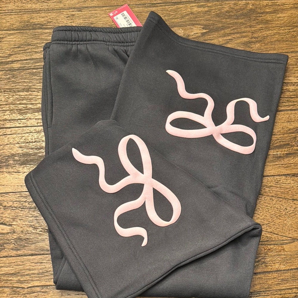XL Edikted Gray Sweatpants with Pink Bows